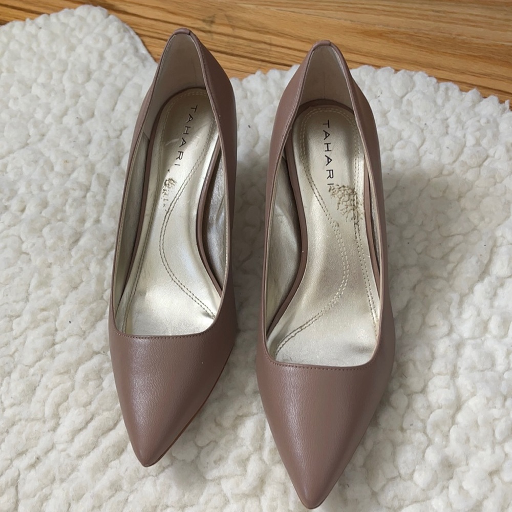Tahari nude pump shoes